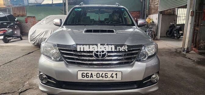 Toyota Fortuner 2.5 số sàn 2016 màu bạc
