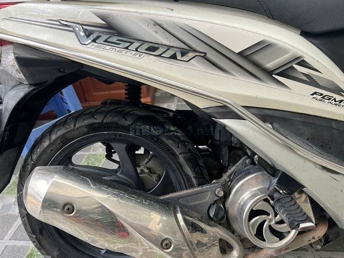 Chính chủ cần bán xe Vision - Honda màu trắng