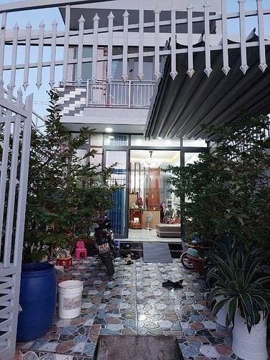 Bán Gấp Nhà Lầu 1 Xẹt, ngay Chợ Hưng Long, 1ty350, SHR