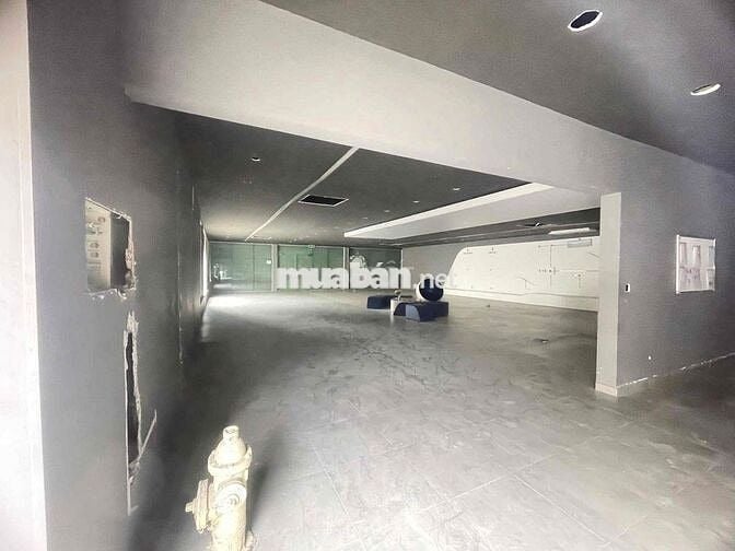 Cho thuê góc 2MT đg Đồng Khởi, ngang 15m x 24m 360m2 gần Amata BH