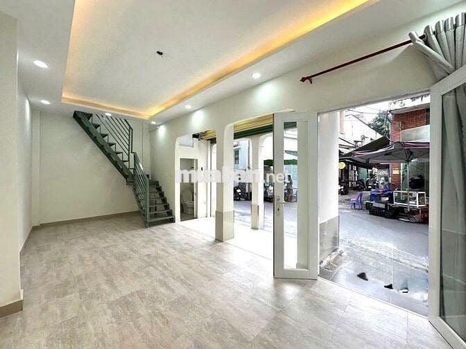 cho thuê nhà căn góc đẹp ốp kính Phan Đình Phùng, 4.6x10m 2 tầng,17 tr