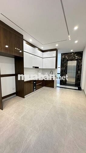 Nhà quận Cầu Giấy, ô tô tránh, 3 thoáng, 6 tầng, thang máy, 13.5 tỷ