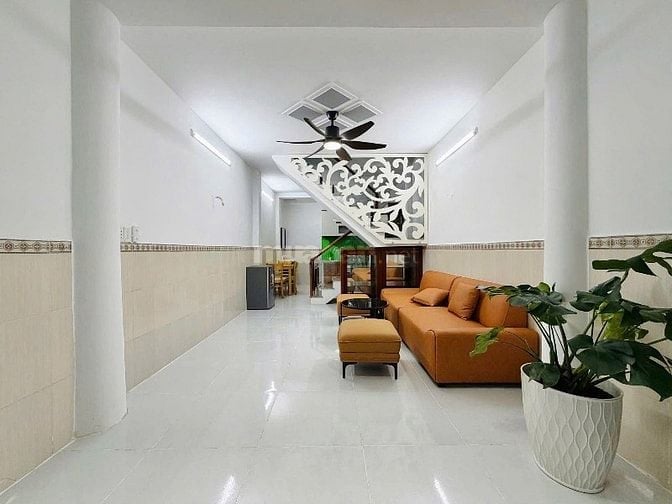 NGỘP VỐN BÁN LỖ NHÀ Đ VĂN CHUNG, TÂN BÌNH. GẦN CHỢ HOÀNG HOA THÁM