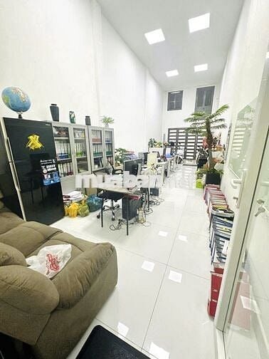 Nhà đẹp 2 lầu 4 x 23 _3PN FULL NTCC có sân vườn hơp ở KD Online