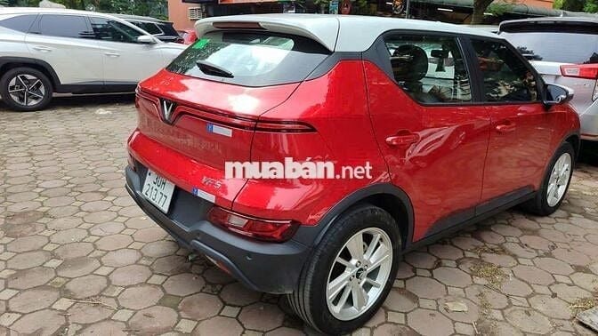 Ô tô điện VinFast VF 5 màu đỏ thuê pin