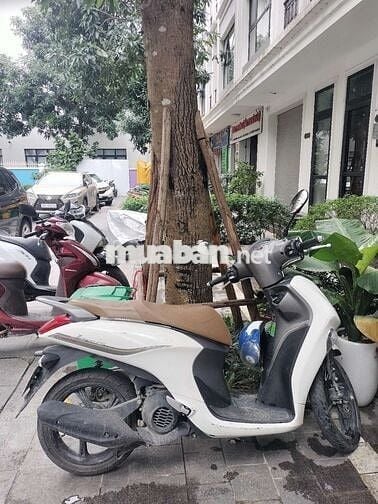 Xe máy Yamaha Janus màu trắng đời 2024