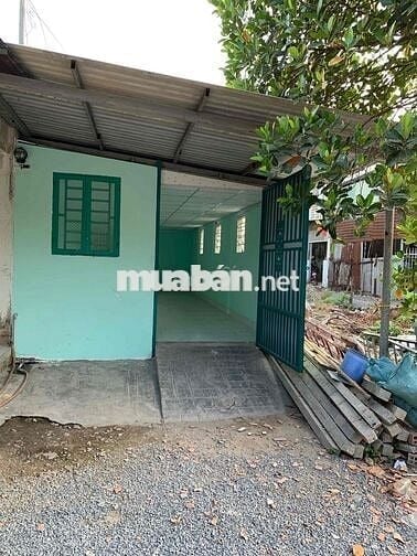 nhà gần bệnh viện Hóc Môn, nhà thoáng mát có cửa trước sau