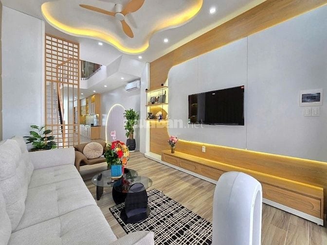 Nhà ngộp ngay Nguyễn Xí BT,giá 4tỷ580 60m2 SHR kv buôn bán sầm uất