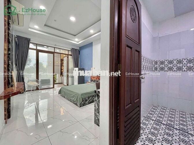 Cho thuê căn hộ dịch vụ một phòng ngủ ban công to ở ngã tư Bảy Hiền