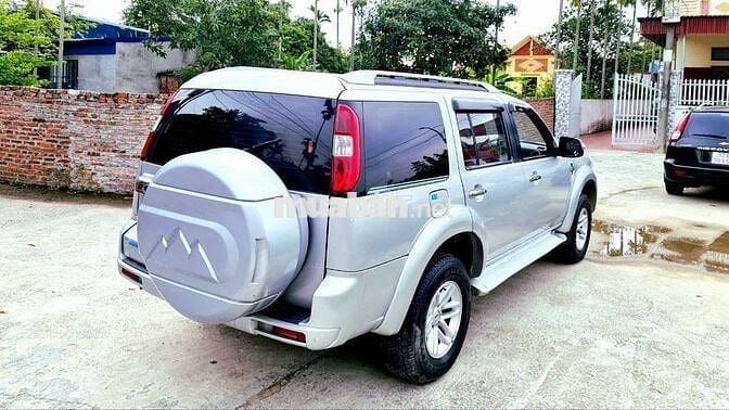 Everest chở tiền cho ngân hàng thanh lý tốt mà rẻ