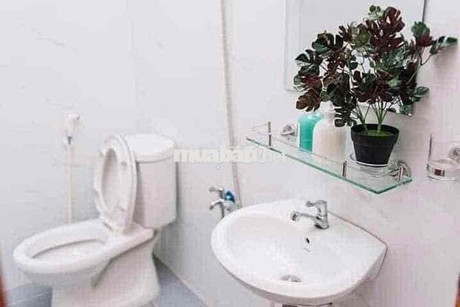 Phòng Ban Công ngay chợ Hạnh Thông Tây- CV Làng Hoa