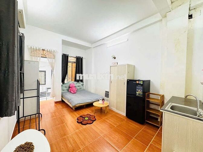 Giá cực rẻ - Phòng ban công 30m2 - Full nội thất - đường Trần Văn Đang