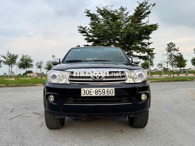 Toyota Fortuner 2010 2.7V 4x4 AT - 170000 km