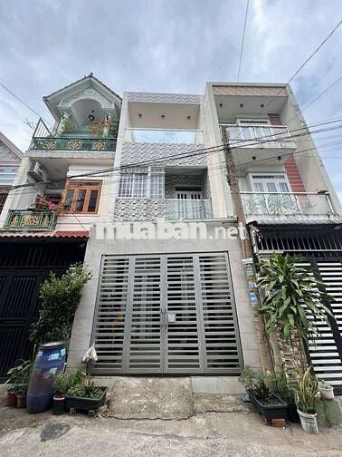 Nhà phố hoàn công kế bên trường cấp 1.2.3, gần chợ, Vincom550