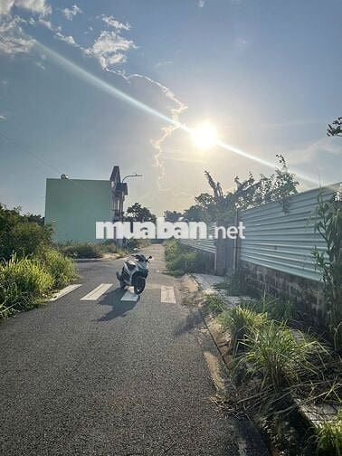 Đất 1 sẹc ngắn Hà Duy Phiên 2 mặt tiền trước sau 2,728m2 full thổ