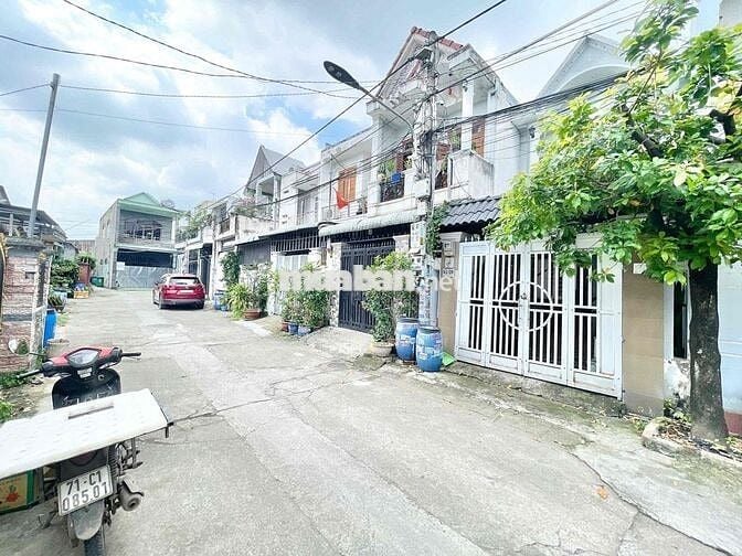 Bán căn nhà lầu trệt đẹp gần chợ dĩ an 1