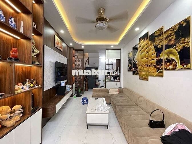 NHÀ NGỌC THUỴ, DT 38M 5 TẦNG, GIÁ CHỈ 7,95 TỶ