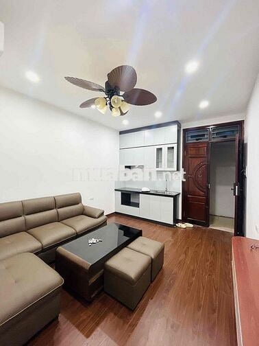 Hiếm! Bán nhà hơn 3 tỷ ,70msổ đỏ tầng 3,phố Lò Đúc,lôgoc, đẹp miễn chê