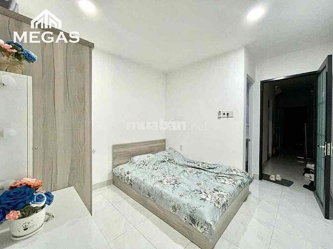 1 PHÒNG NGỦ - TÁCH BẾP - BAN CÔNG - THANG MÁY - NGAY VÒNG XOAY DÂN CHỦ