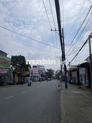 138.7m2 gồm nhà và 6 phòng trọ hiếm gần chợ dĩ an 5,6 tỷ hẻm xe hơi.