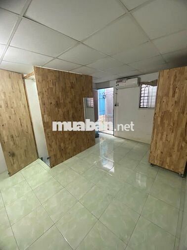 Nhà nguyên căn, 1 triệt 1 lầu, có ban công