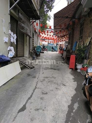 Cho thuê tầng 2, 3 nhà 904B La Thành, Giảng Võ, DT 47m2/tầng + bếp, WC