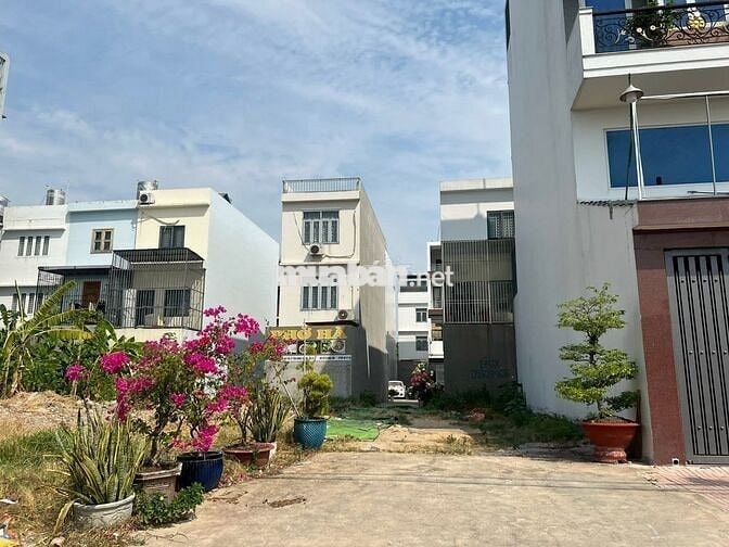 Chủ kẹt tiền bán lô đất 102m2 giá 750 triệu gần cầu vượt Củ Chi, SHR