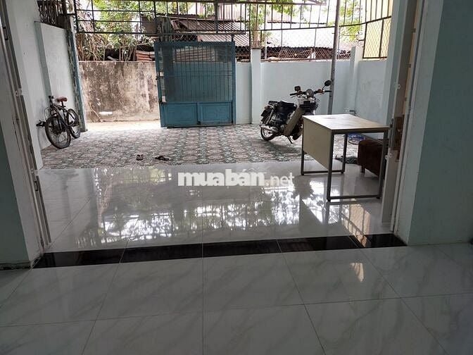 cần bán nhà cấp 4 ,108 m2 ,hóc môn , hẽm xe hơi đến nhà, gần chợ