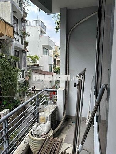 chính chủ cho thuê phòng có bancol riêng đầy đủ nội thất gần mặt tiền