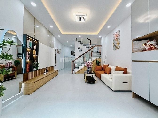 🔥Bán nhà 42m2 ngay Nguyễn Công Hoan, Phú Nhuận giá 1tỷ450. Hẻm xe hơi