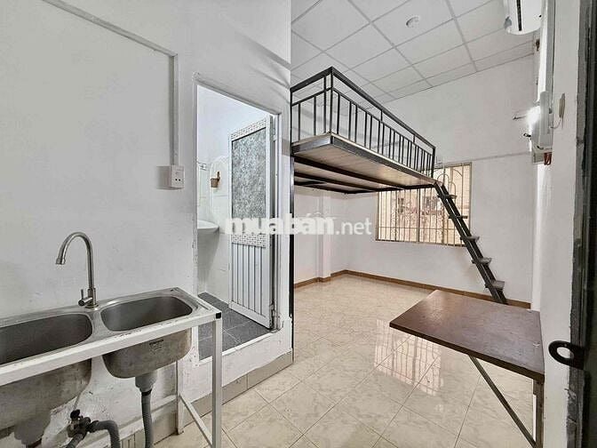 PHÒNG GÁC MÁY LẠNH - CỬA SỔ TRỜI SIÊU THOÁNG