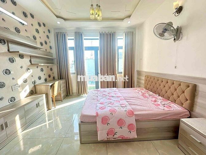 Cho thuê phòng ban công có nội thất