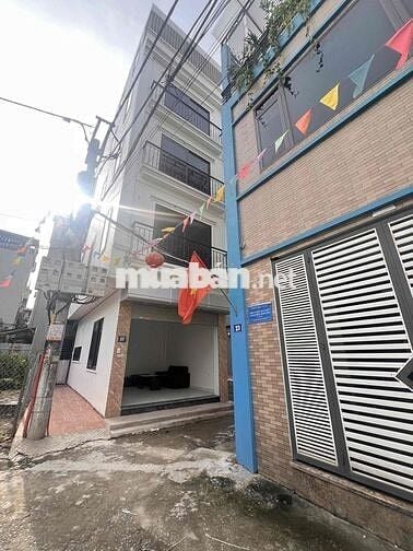 Cho thuê nhà riêng 5 tầng thang máy, 35m2 ngõ 199 Liên Mạc