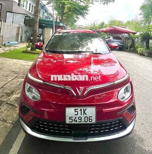 Ô tô điện VinFast VF e34 màu đỏ 5 chỗ