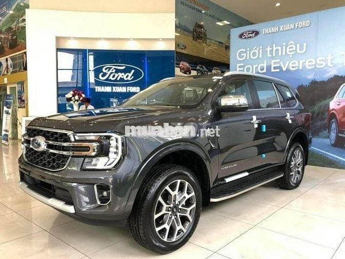 Ford Everest Titanium Đen 7 chỗ máy dầu