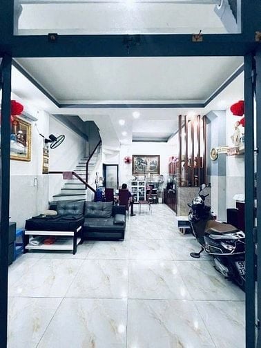 SIÊU PHẨM DUY NHẤT! NHÀ SẴN HỢP ĐỒNG THUÊ DT42,5m2 NẰM NGAY TT QUẬN 3.