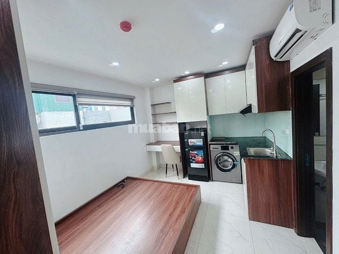 Bán nhà Võ Chí Công, 7 tầng thang máy, ngõ thông, ô tô đỗ cửa