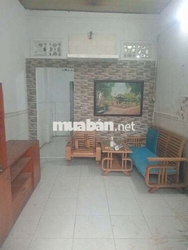 Nhà hẻm thông 3gac, gần pmqt,2p có ban công, sân xe máy .