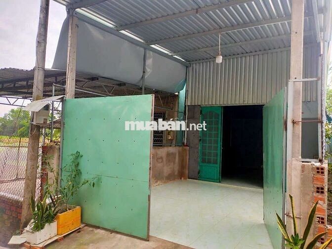 Nhà trống, cho thuê nguyên căn hoặc bán.