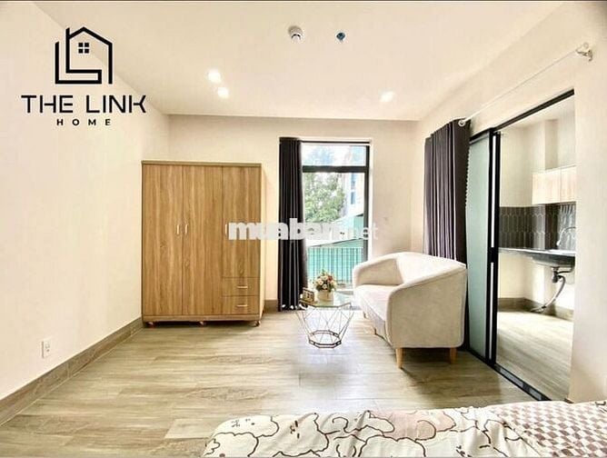 Thuê Căn Hộ 1PN Thang Máy Ban Công Nguyễn Gia Trí Gần Ngã Tư Hàng Xanh