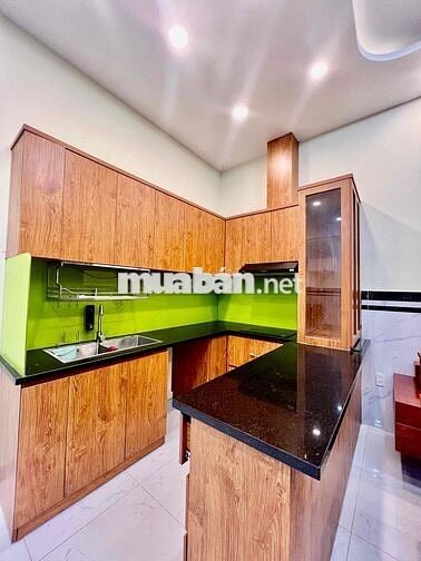 Nhà Mới Đẹp DT 180m2 1Trệt 2Lầu 3Pn 4Wc Có Đất Trống Đậu Ôtô Sân Thượg