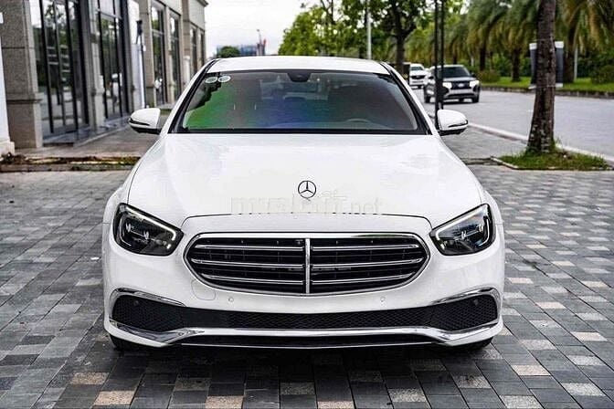 Mercedes_E200_Exclusive Model 2023 Bank 90%