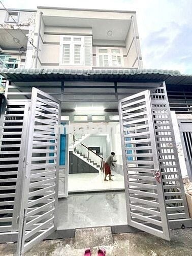 Nhà sạch sẽ,dt4*15m,1lau,2pn,2wc,cổng rào,sân đậu xe,gần đường 50m