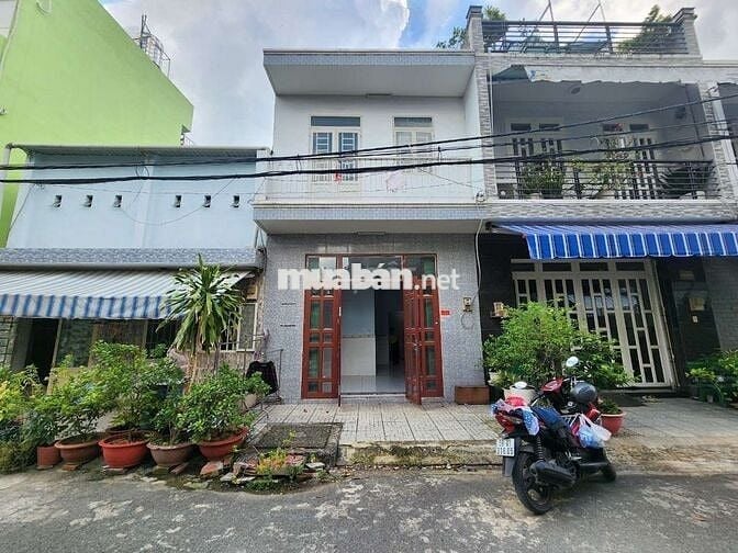 Cho thuê nhà nguyên căn dt 4❌10+1 lầu đúc 1pn 1wc có ban công