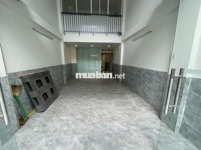 NHÀ MT HẺM XE TẢI D5 4X18M CÓ THANG MÁY, NHIỀU PHÒNG VÀ WC