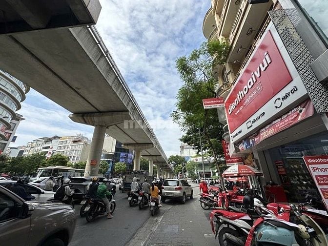 MẶT PHỐ GẦN NGÃ 3 KHÚC THỪA DỤ, CẦU GIẤY, 5T THANG MÁY, LÔ GÓC. 70M 