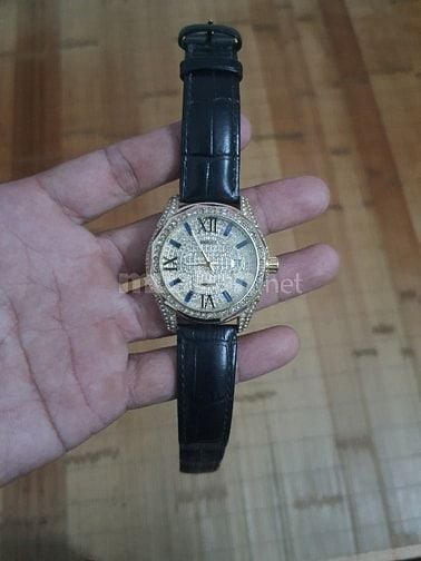 đồng hồ kim cương sáng chói siêu đẹp 