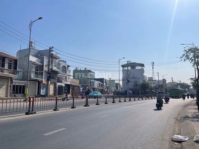 Bán gấp nhà MT Tô Ký ( xã TTT Hóc Môn nay xã Đông Thạnh Tphcm) _ Dt 4,