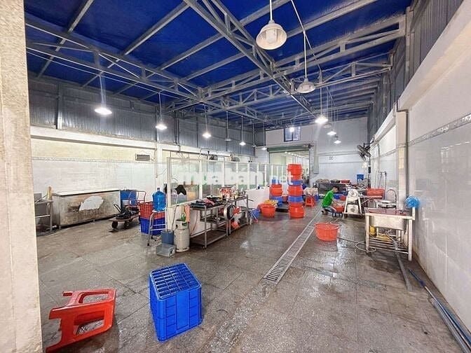 Cần bán nhà xưỡng đang cho thuê 25tr/tháng . Đường nhựa thông 13m .