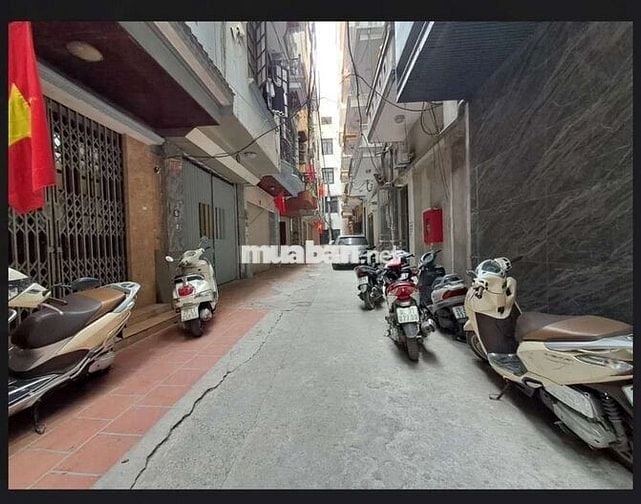 Tôi cần bán nhà 4tầng mặt ngõ Hoàng Quốc Việt ô tô chánh đỗ.